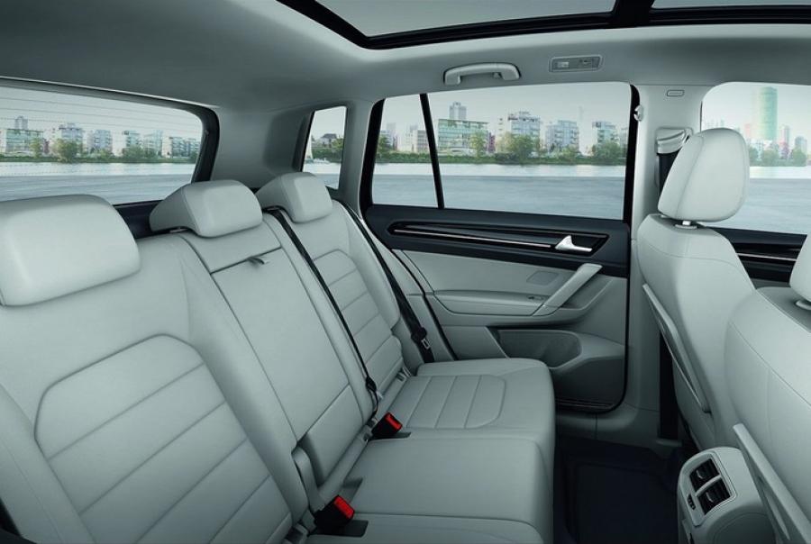  Volkswagen Golf Sportsvan TDI 2014 года  (фото 32 из 36)